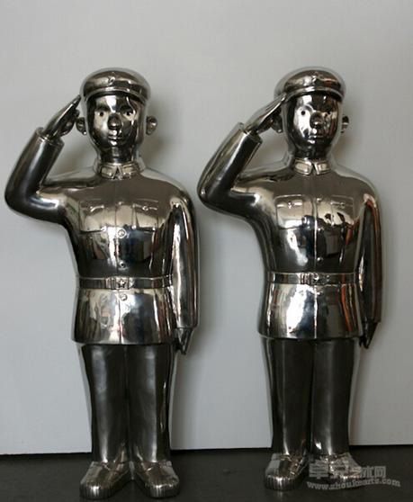 《敬礼（不锈钢雕塑）》  沈敬东 100x45x20cm 2013年