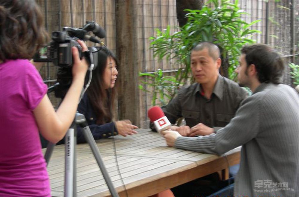 朱发东在西班牙巴塞罗那接受媒体采访2007 (3)