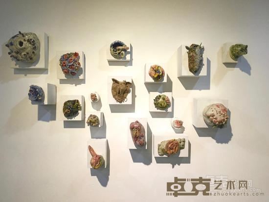 赵小鑫的猜想 80×60×18cm 陶瓷 2015