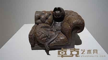 杨兵《沤泡——慵懒加菲猫》25x25x20cm玻璃钢2014