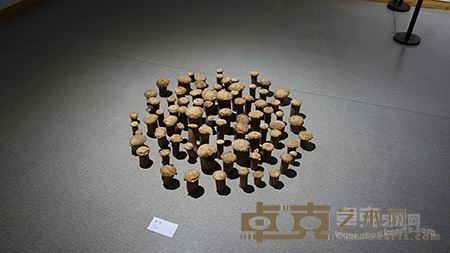 陈伟才《猴头》80x80cm木头&视频2013