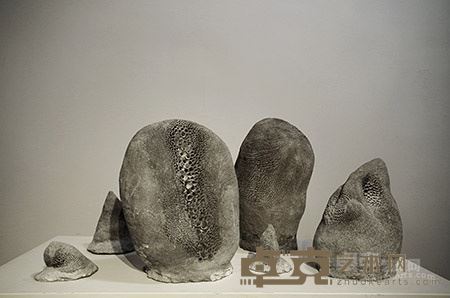 刘琛萍《尘》100X50cm 陶瓷  2015